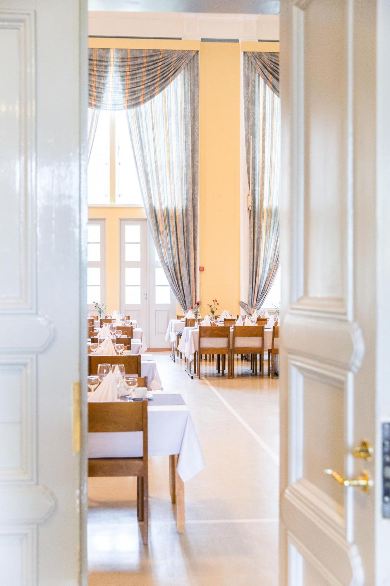 Hotelli-Ravintola Maentaen Klubi Mantta Ngoại thất bức ảnh